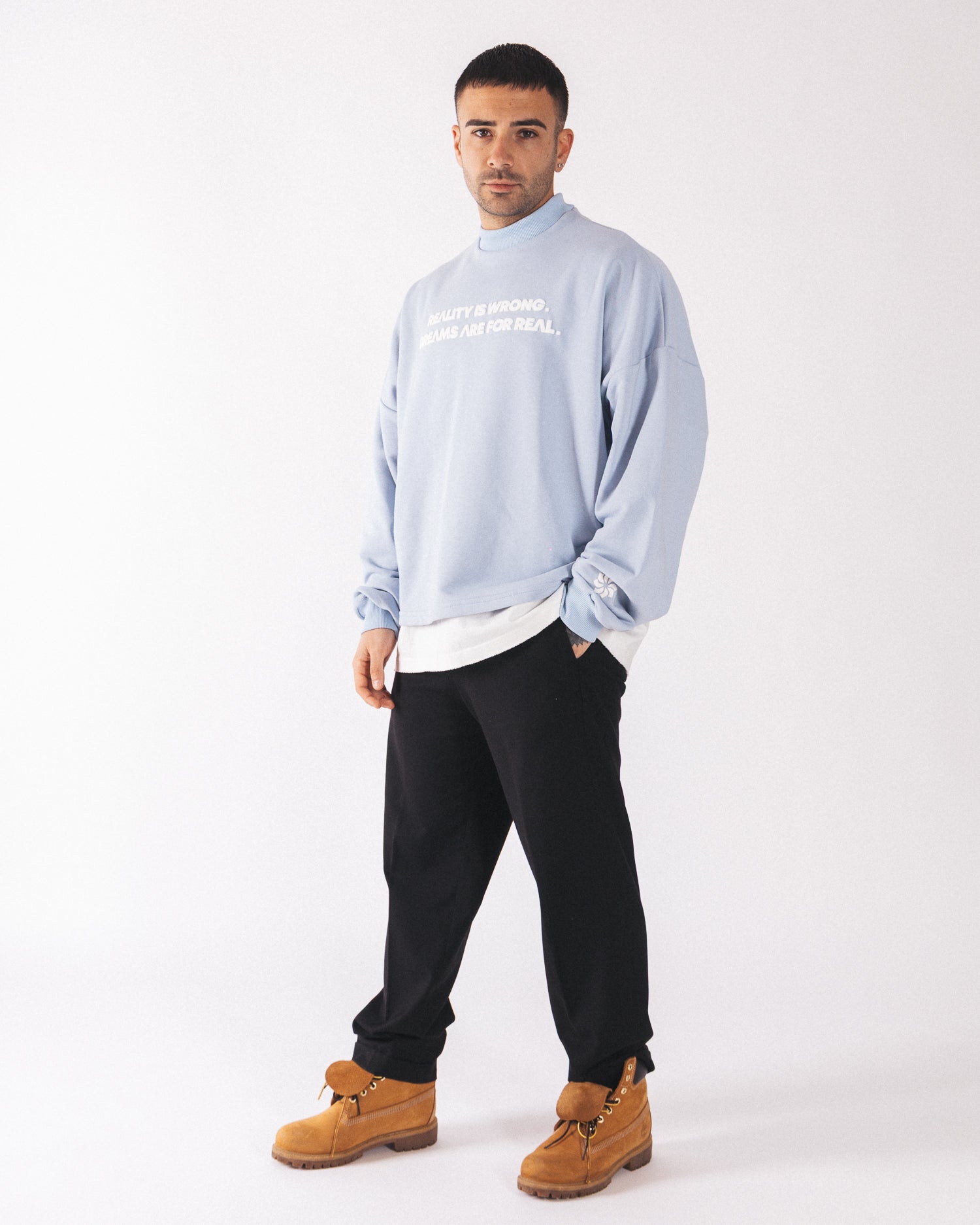 DREAMS CREWNECK CROP SKY