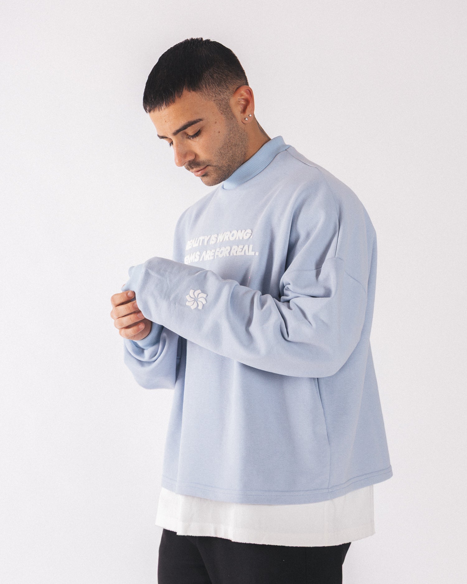 DREAMS CREWNECK CROP SKY