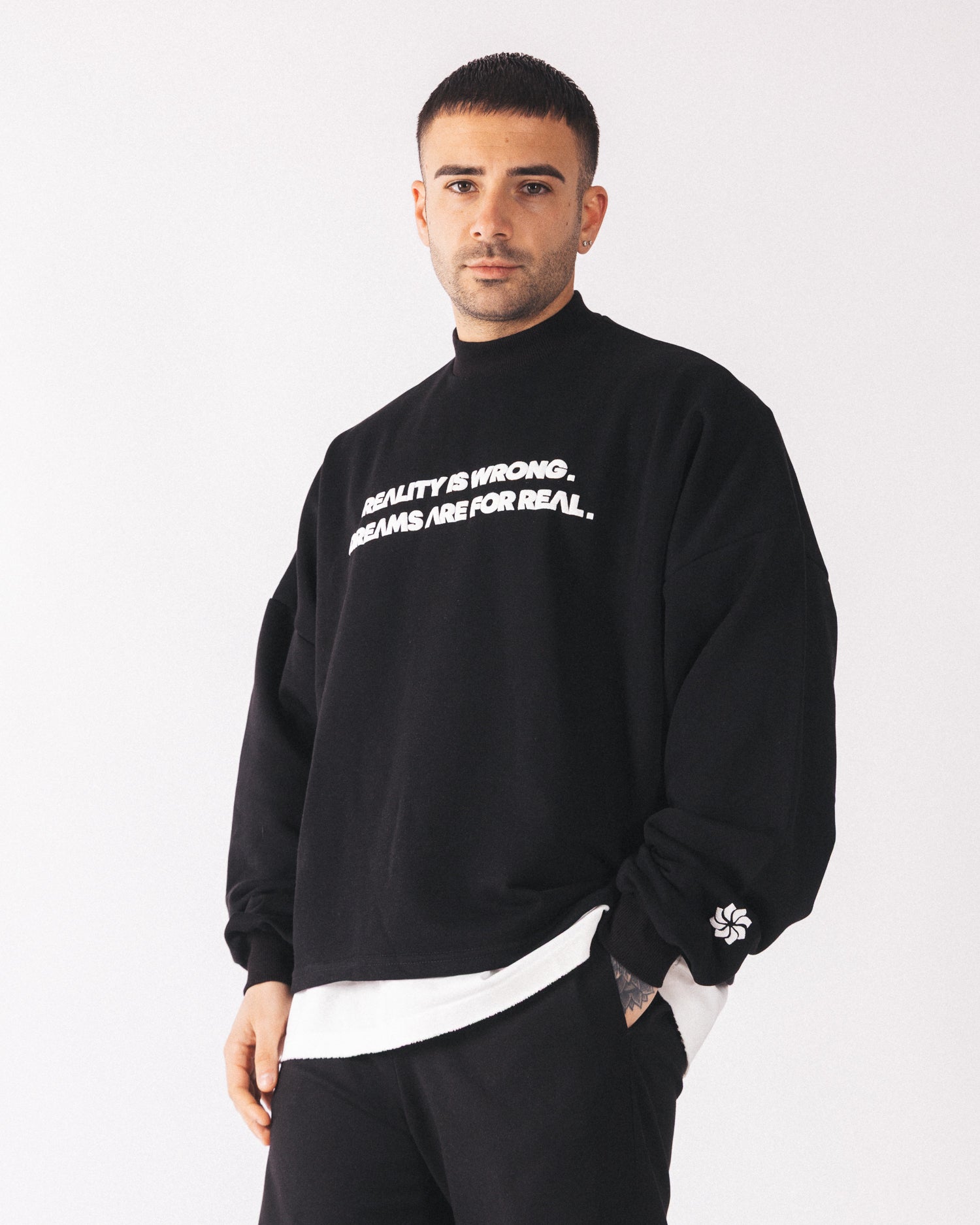 DREAMS CREWNECK CROP BLACK