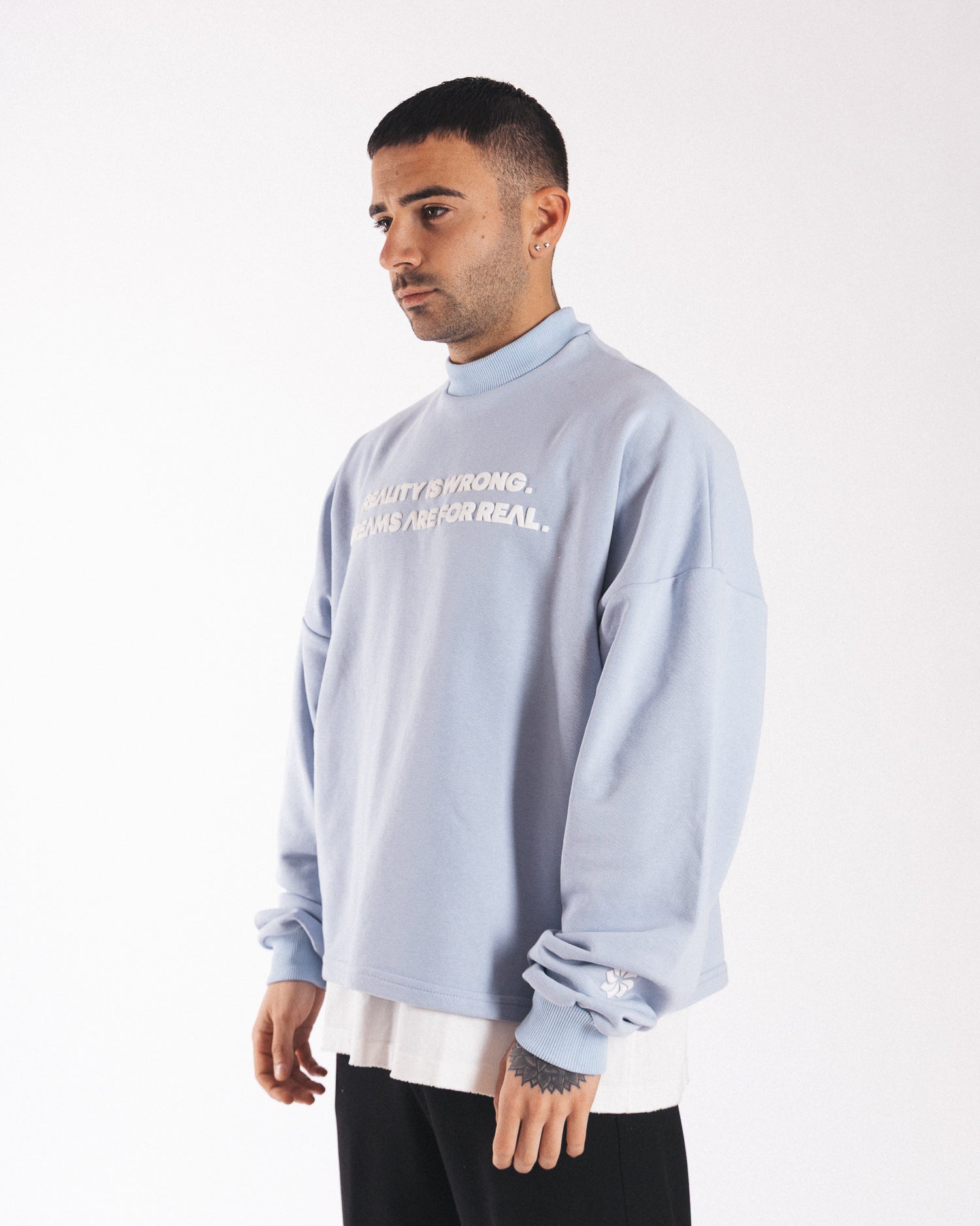 DREAMS CREWNECK CROP SKY