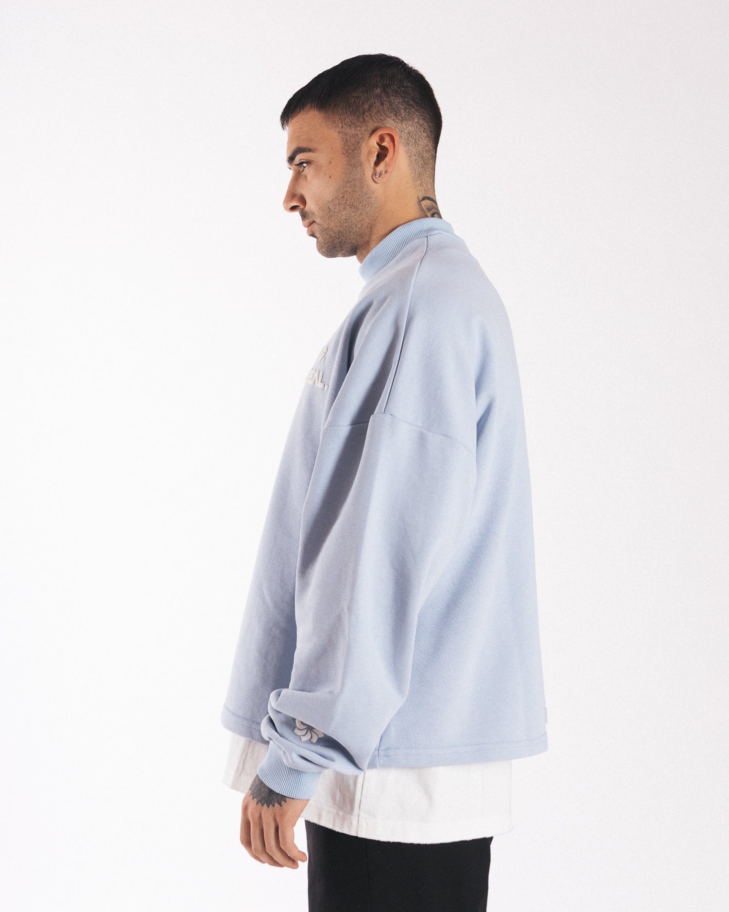 DREAMS CREWNECK CROP SKY