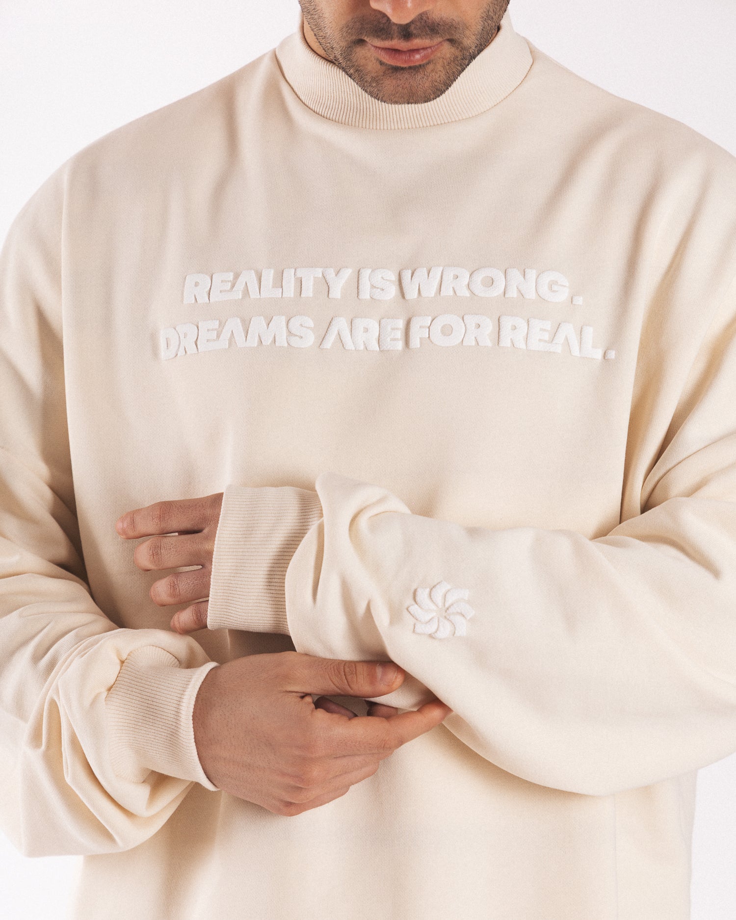 DREAMS CREWNECK CROP CREAM