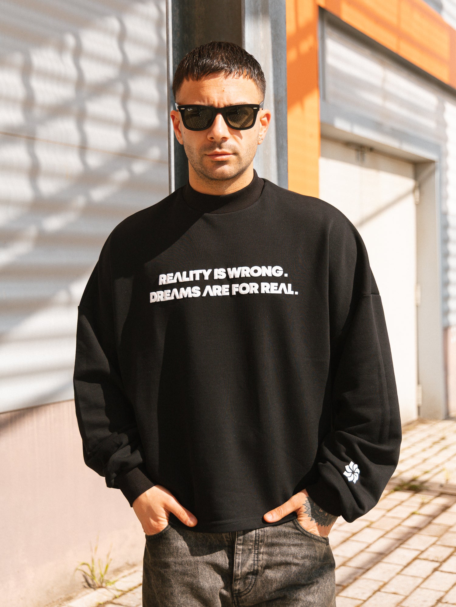 DREAMS CREWNECK CROP BLACK