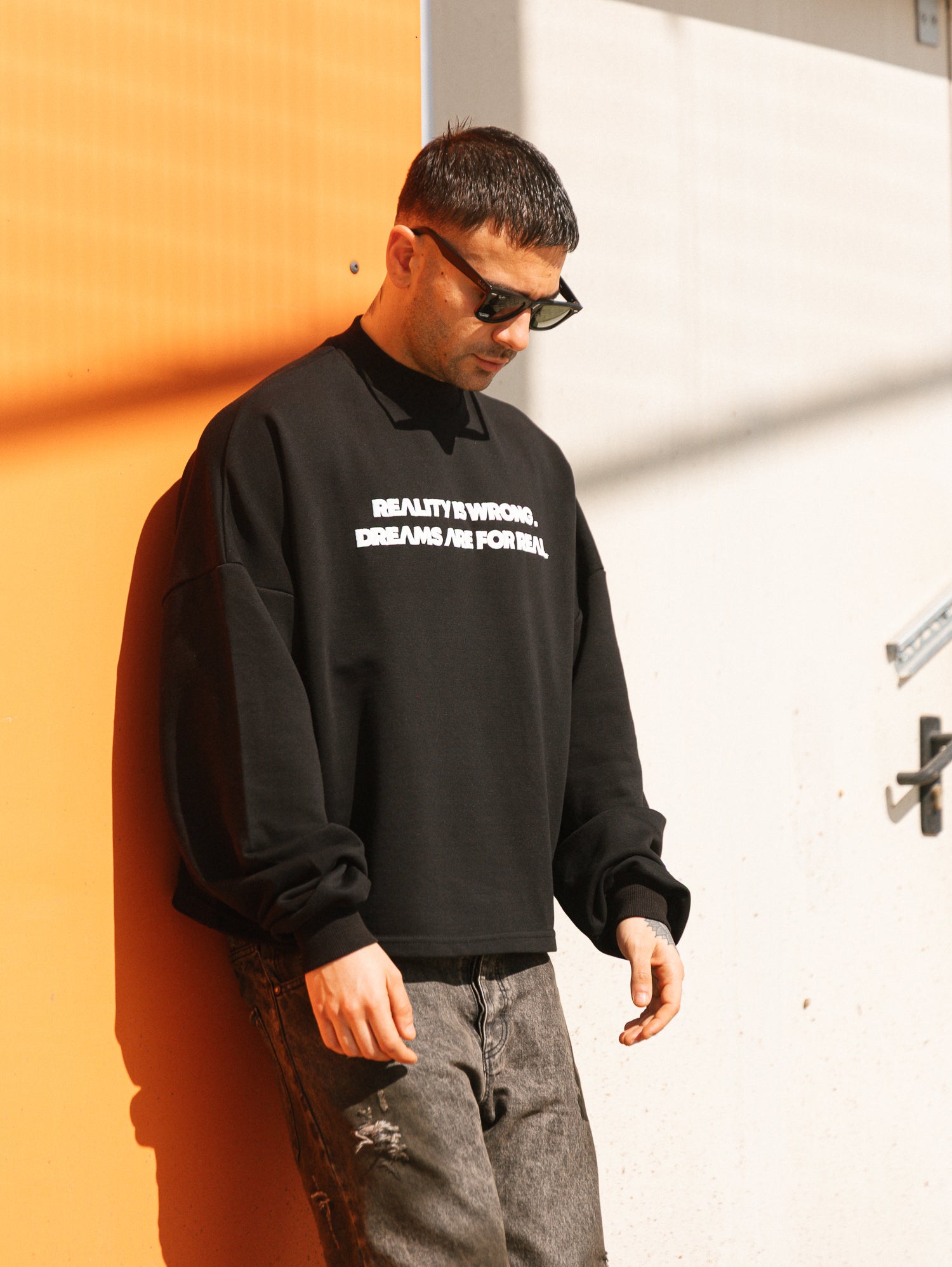 DREAMS CREWNECK CROP BLACK