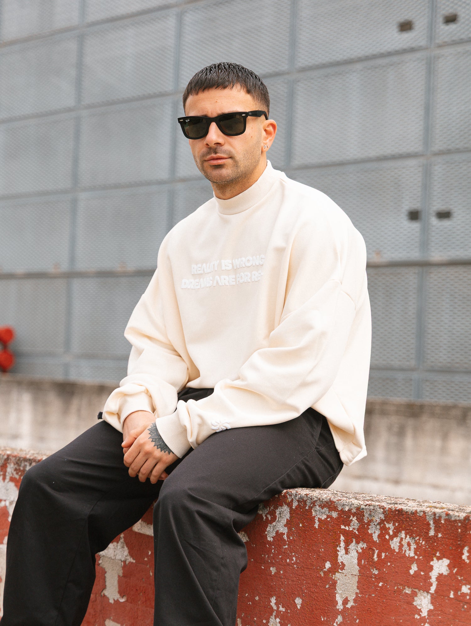 DREAMS CREWNECK CROP CREAM