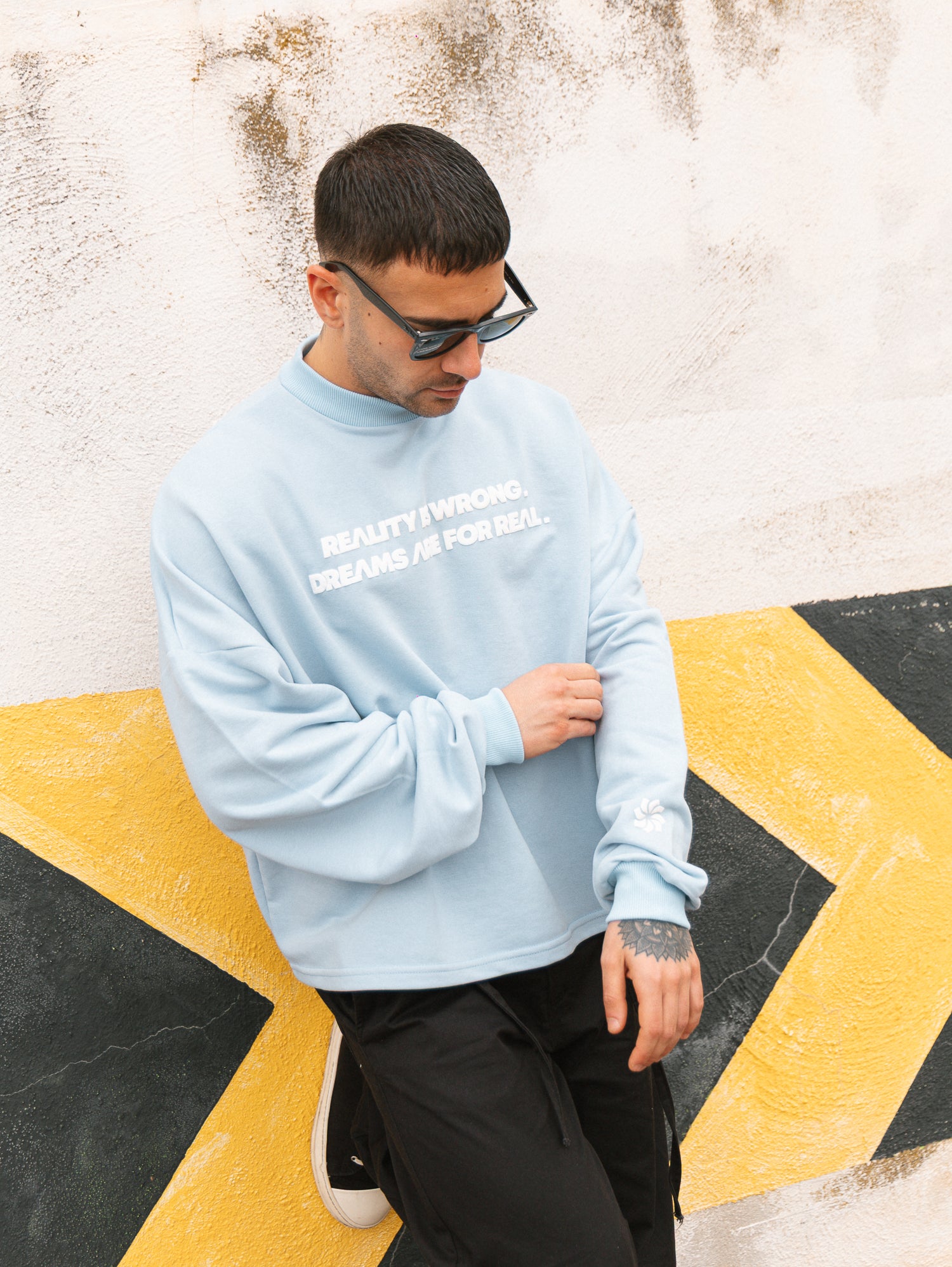 DREAMS CREWNECK CROP SKY