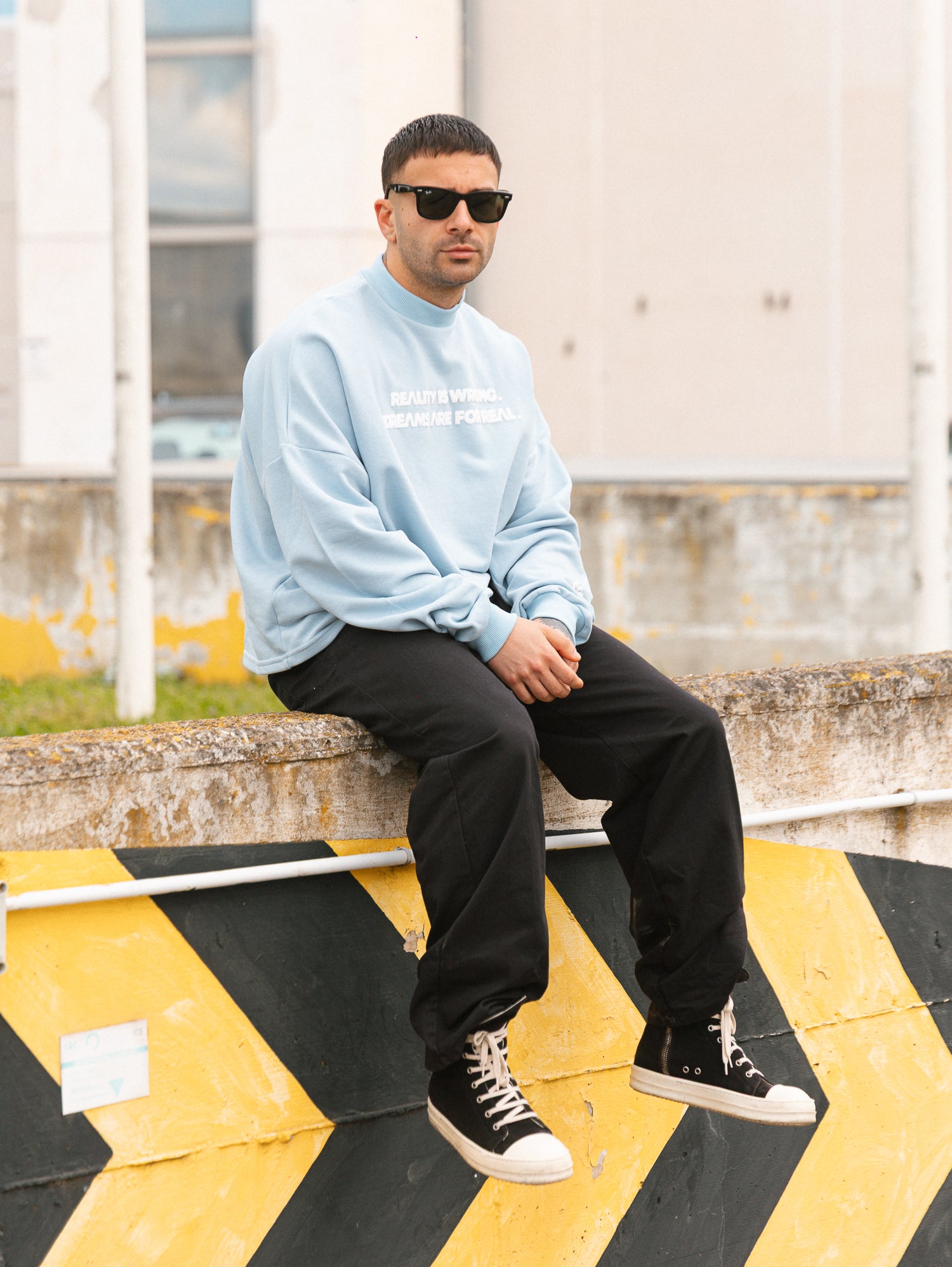 DREAMS CREWNECK CROP SKY