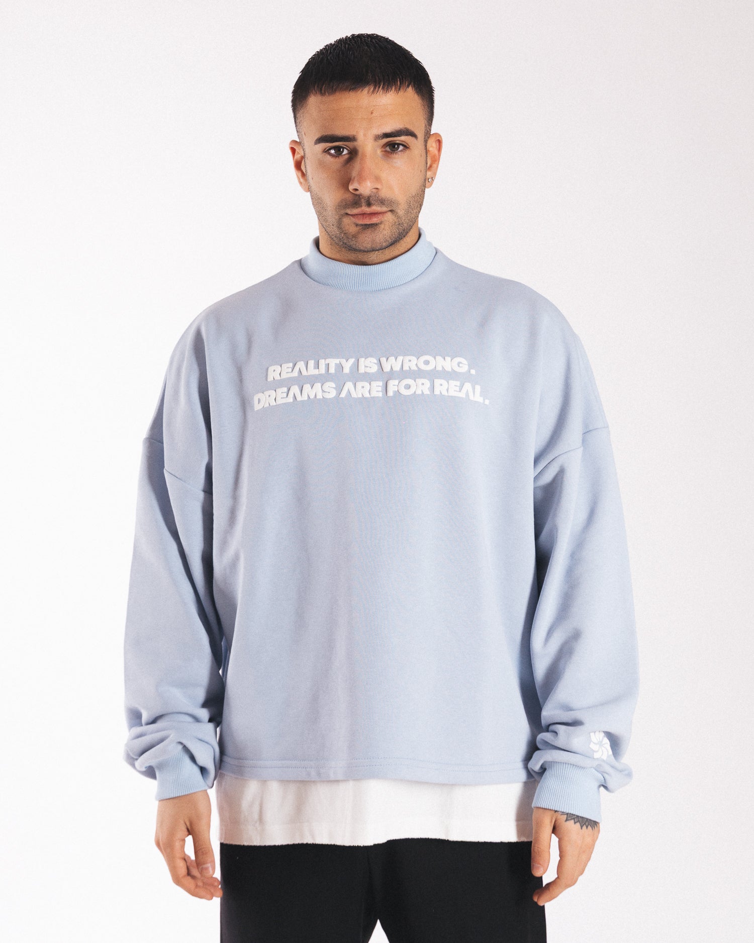DREAMS CREWNECK CROP SKY