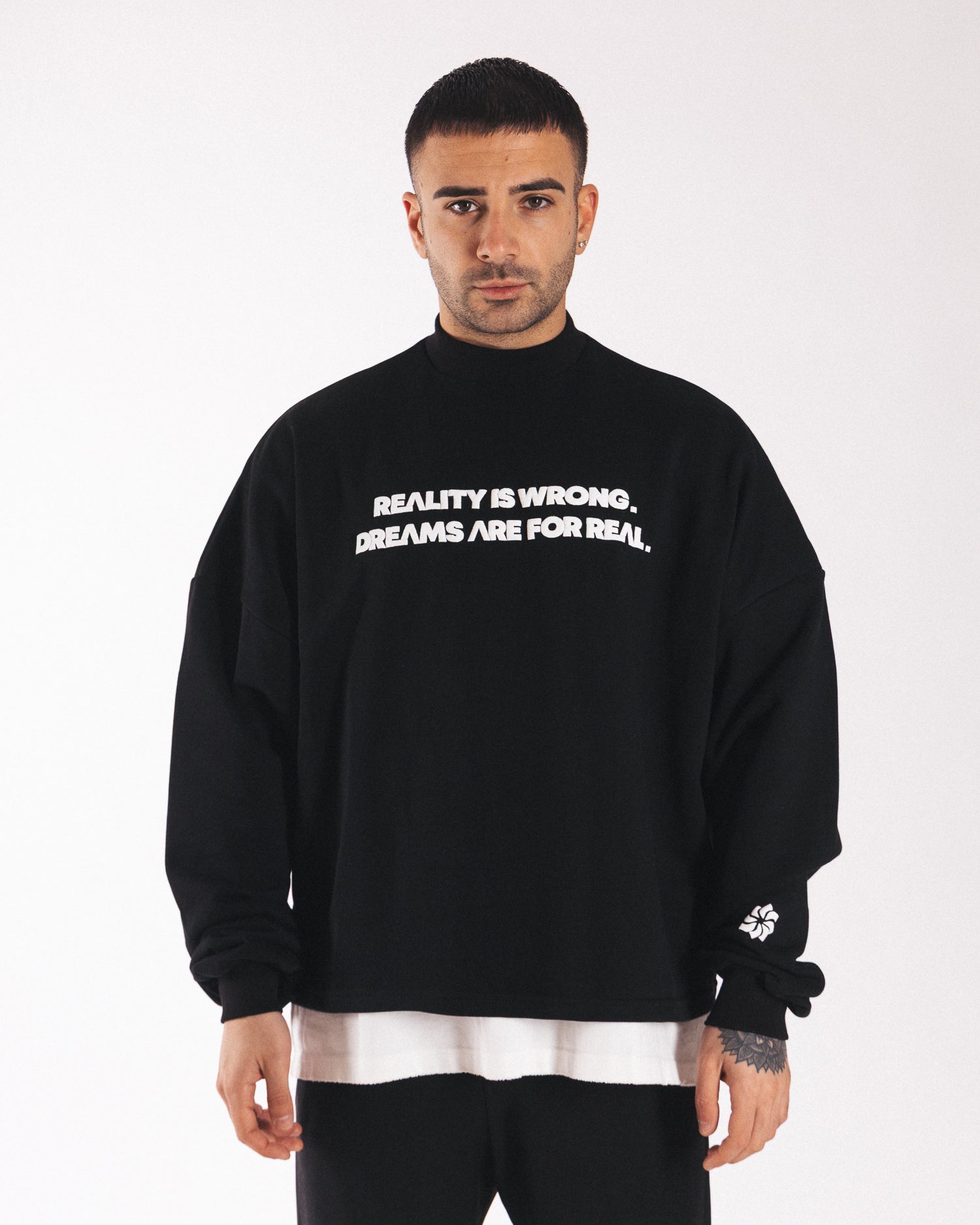 DREAMS CREWNECK CROP BLACK